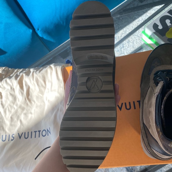 100% authentic Louis Vuitton Laureate platform desert boots. Never been worn - Picture 5 of 9